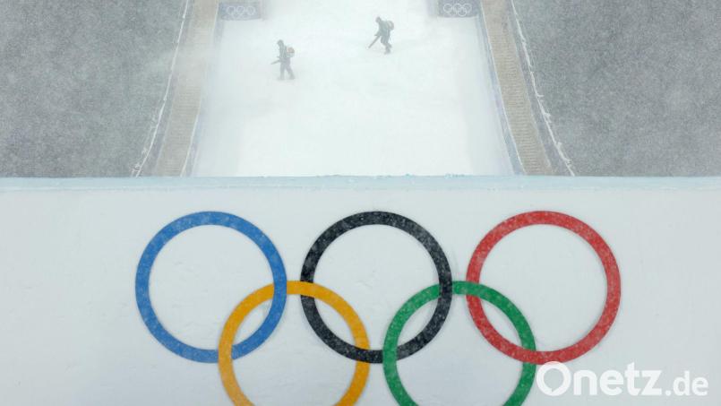 Es war nicht die Kälte: Dass TV-Reporterin Danika Mason bei einer Live-Schalte verwaschen sprach, lag am Alkohol. Bild: Oliver Weiken/dpa