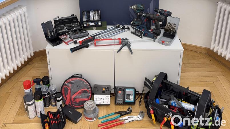 Im Fahrzeug fand die Polizei verschiedene Gegenstände, die mit diversen Straftaten in Verbindung gebracht werden konnten. Bild: PI Nabburg/exb