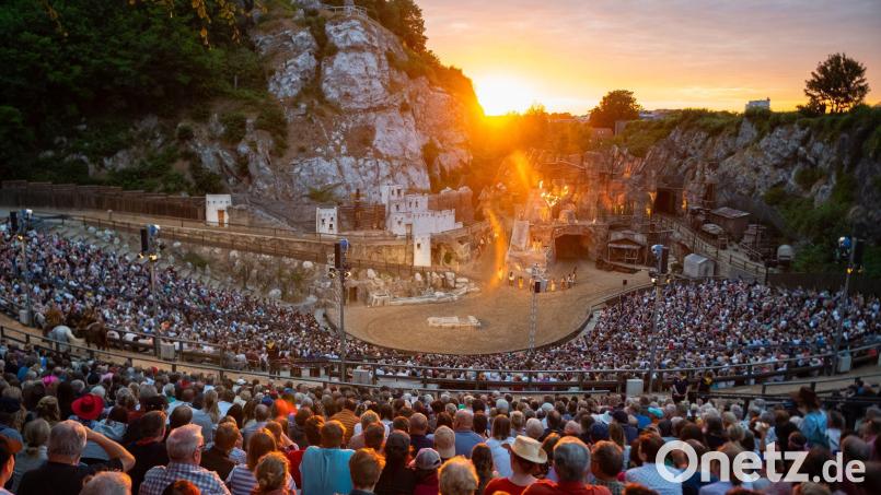 Als Gaststars werden in diesem Jahr Isabel Varell, Florian Fitz und Heinrich Schafmeister an den Kalkberg kommen. (Archivbild) Bild: Jonas Walzberg/dpa