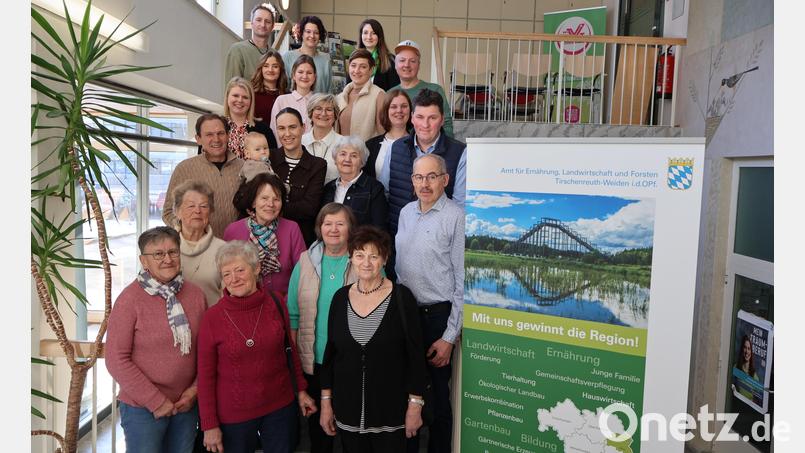 Über 30, 40 oder sogar 50 Jahre gibt es zahlreiche Urlaubshöfe im Landkreis Tirschenreuth schon. Die Vemieter wurden nun geehrt. Bild: Judith Weigl, AELF TW