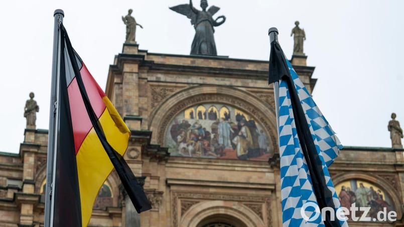 Nach dem Tod der früheren Bundestagspräsidentin Rita Süssmuth hat Bayerns Ministerpräsident Markus Söder (CSU) Trauerbeflaggung angeordnet. (Symbolbild) Bild: Stefan Puchner/dpa