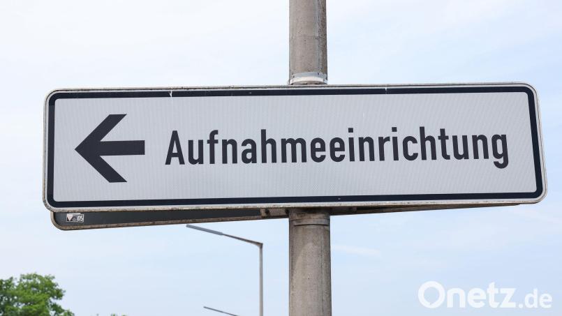 Bayerns Innenminister sieht eine erste Entlastung für die Kommunen bei der Asyl-Unterbringung. (Archivbild) Bild: Daniel Löb/dpa