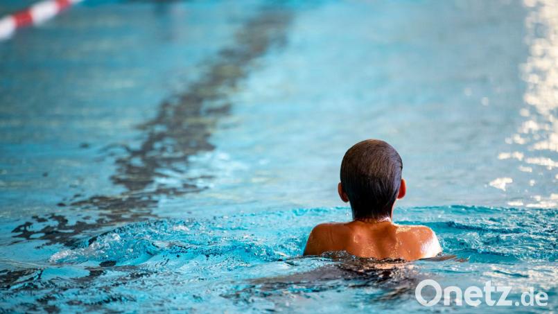 Wann die geschlossenen Bäder wieder öffnen können, ist noch unklar. (Symbolbild) Bild: Fabian Sommer/dpa