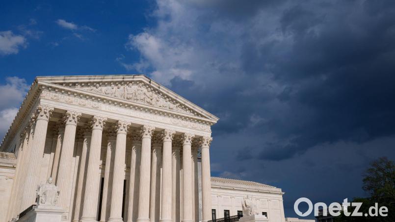 Trump hat im Streit um seine aggressive Zollpolitik eine Niederlage vor dem Supreme Court kassiert. (Archivbild) Bild: Susan Walsh/AP/dpa