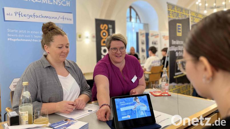 10 Minuten Zeit, um sich gegenseitig auszutauschen. Auch im vergangenen Jahr gab es ein „Speed-Dating zur Berufsorientierung“ im Landratsamt. Bild: Martina Beierl