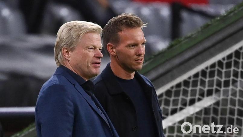 Oliver Kahn (l) mit Bundestrainer Julian Nagelsmann. (Archivbild) Bild: Sven Hoppe/dpa