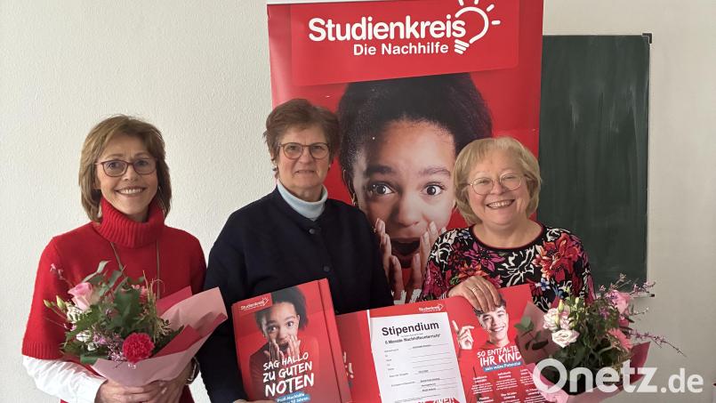 Von links: Annemarie Kremser (Leitung Studienkreis Amberg), Sabine Burmeister-Kiener (Diplompädagogin zuständig für die Förderung von Kindern Sozialdienst katholischer Frauen e. V. Amberg) und Marianne Gutwein (Vorsitzende Sozialdienst katholischer Frauen e. V. Amberg). Bild: Studienkreis/Hofeldt