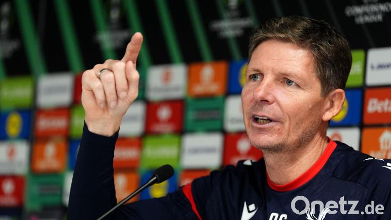 Hört, hört: Trainer Oliver Glasner sorgt mit seinen Aussagen für Wirbel bei Crystal Palace. (Archivbild) Bild: Adam Davy/PA Wire/dpa