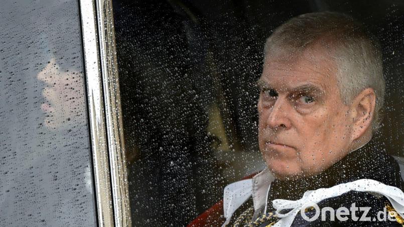 Andrew könnte nun auch seinen Platz in der Thronfolge verlieren. (Archivbild) Bild: Toby Melville/Pool Reuters/dpa