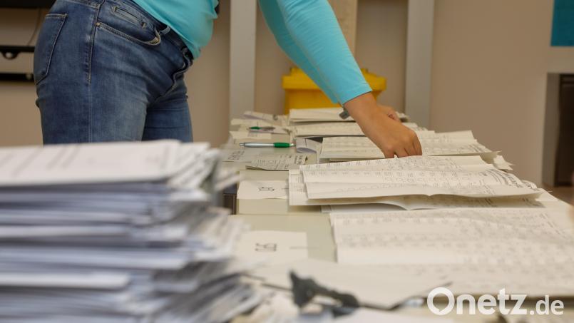 Der Fehler steckt oft im Details: Bei den bis jetzt für die Briefwahl versandten Stimmzetteln für den Stadtrat Weiden ist jetzt aufgefallen, dass die Reihenfolge der Bewerber auf zwei Listen nicht stimmt. Sie sollen aber gültig bleiben. Wahlweise können sie ab Montag umgetauscht werden. Symbolbild: Wolfgang Steinbacher