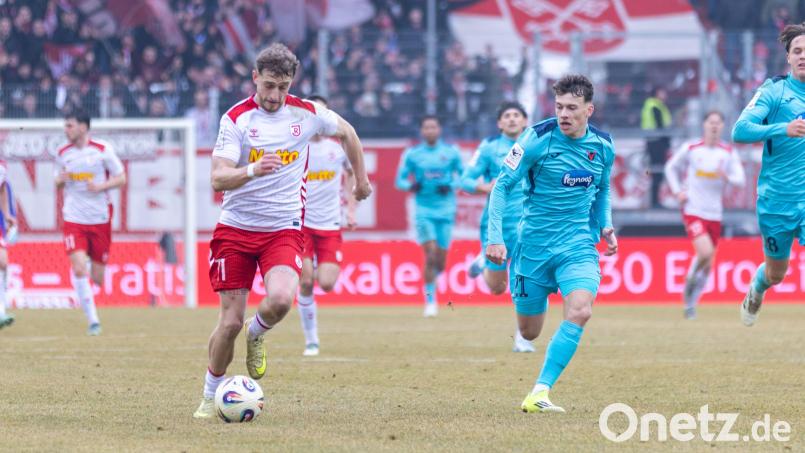 Noel Eichinger (links/Szene aus dem Spiel gegen Viktoria Köln) war gegen den SV Wehen der überragende Mann beim SSV Jahn. Bild: Sascha Janne