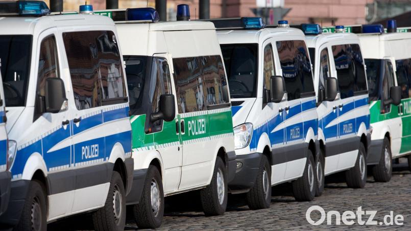 Polizeieinsatz wegen eines Fußball-Spiels in Osnabrück. Bild: picture alliance / dpa