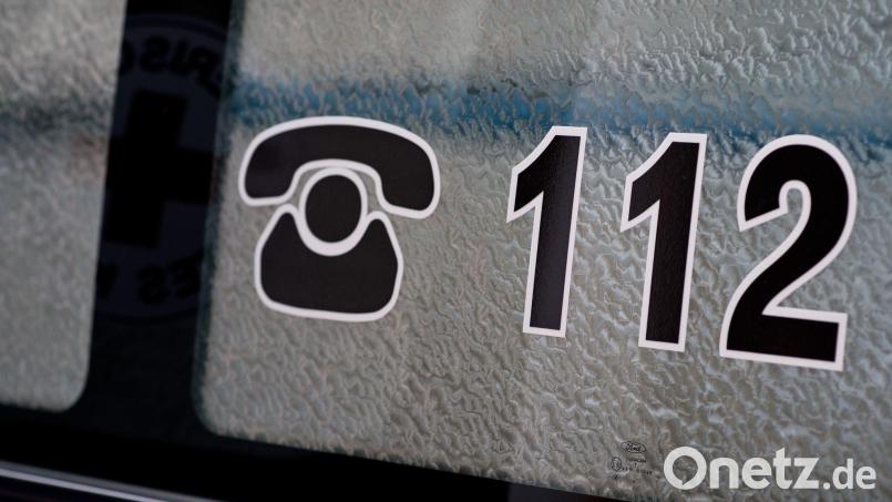 Die couragierte Helferin hat den Rettungsdienst gerufen. (Symbolbild) Bild: David-Wolfgang Ebener/dpa