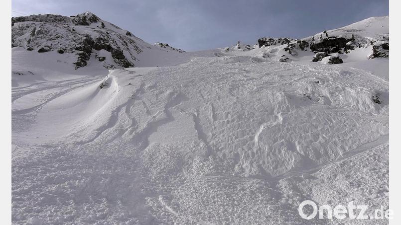 Nach elf Lawinentoten in den Alpen seit vergangenem Freitag wird die Frage der Bergungskosten aufgeworfen Bild: Zoom.Tirol/APA/dpa