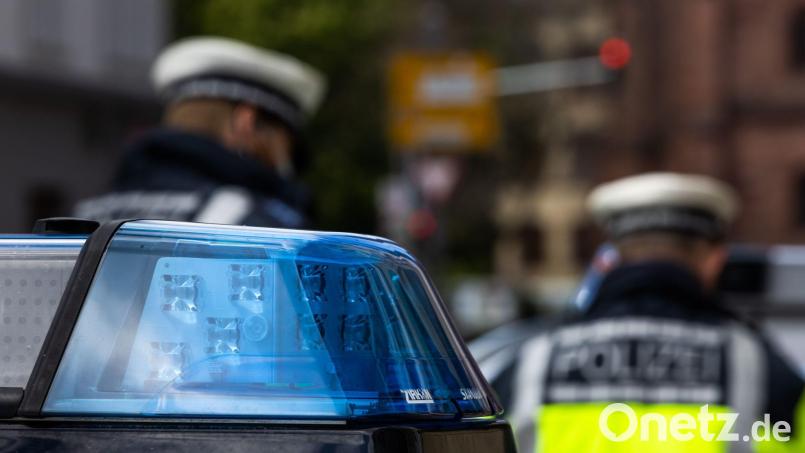 Die Täter sollen den 21-Jährigen nach einem Faschingsumzug am Rosenmontag attackiert haben. (Symbolbild) Bild: Philipp von Ditfurth/dpa