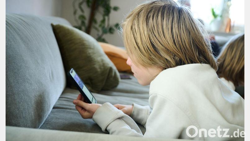 Die SPD will für Kinder unter 14 Jahren ein Social-Media-Verbot. (Symbolbild) Bild: Annette Riedl/dpa