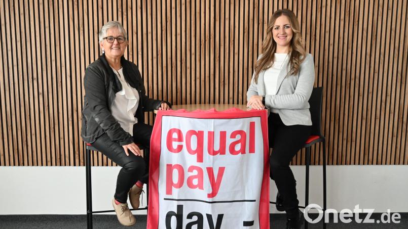 Die beiden Initiatorinnen Helga Forster, Gleichstellungsbeauftragte in Landkreis Schwandorf (links) und Christina Süß, Beauftragte für Chancengleichheit am Arbeitsmarkt der Agentur für Arbeit Schwandorf (rechts). Bild: Eva Plößner, Agentur für Arbeit Schwandorf