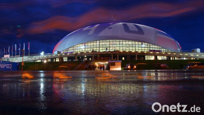 Ein Eishockey-Spiel zwischen Sotschi und ZSKA Moskau wurde wegen ukrainischer Drohnen gestoppt. (Archivbild) Bild: picture alliance / dpa