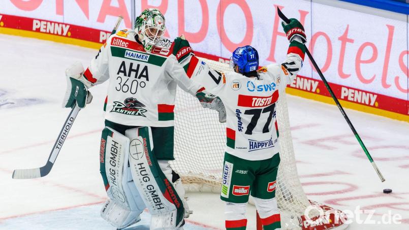 Goalie Markus Keller (l) ist wieder zurück auf dem Eis. (Archivbild) Bild: Andreas Gora/dpa