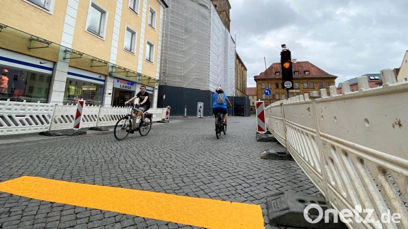 Der Verkehr muss wieder über den Marktplatz in Amberg fließen. Symbolbild: Petra Hartl