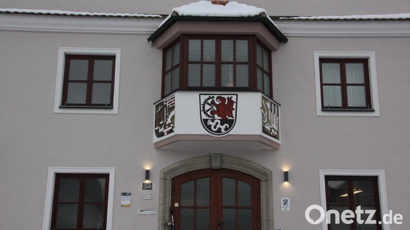 Im Sitzungssaal des Rathauses (unser Bild) in Großkonreuth durfte bei der jüngsten Sitzung des Marktgemeinderates ein "Wahlkampfgeplänkel" nicht fehlen. Bild: Konrad Rosner