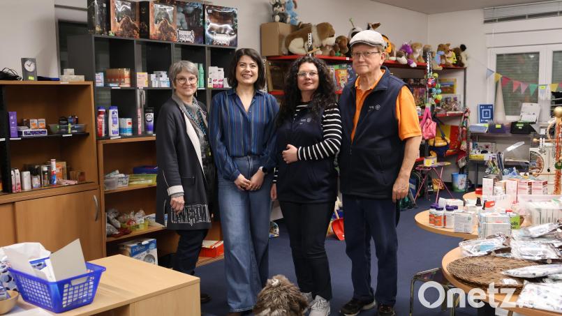 Von links Jutta Dietz (Die Tafel), Julia Reiter (Nexans autoelectric), Diana Hermann (Geschäftsführerin, Die Tafel), Rainer Sindersberger (Vorsitzender, Die Tafel). Bild: Julia Reiter, Nexans autoelectric