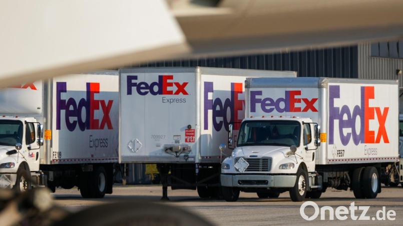 Das Logistikunternehmen Fedex fordert eine Rückzahlung von Zöllen, die als unrechtmäßig eingestuft wurden. (Archivbild) Bild: Soeren Stache/dpa