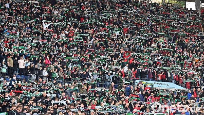 Hannover-Fans beim Derby gegen Eintracht Braunschweig. (Archivbild) Bild: Swen Pförtner/dpa