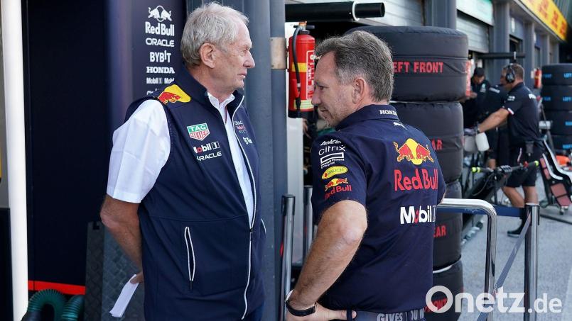 Christian Horner (r) sieht Helmut Marko als Strippenzieher. (Archivbild) Bild: Hasan Bratic/dpa