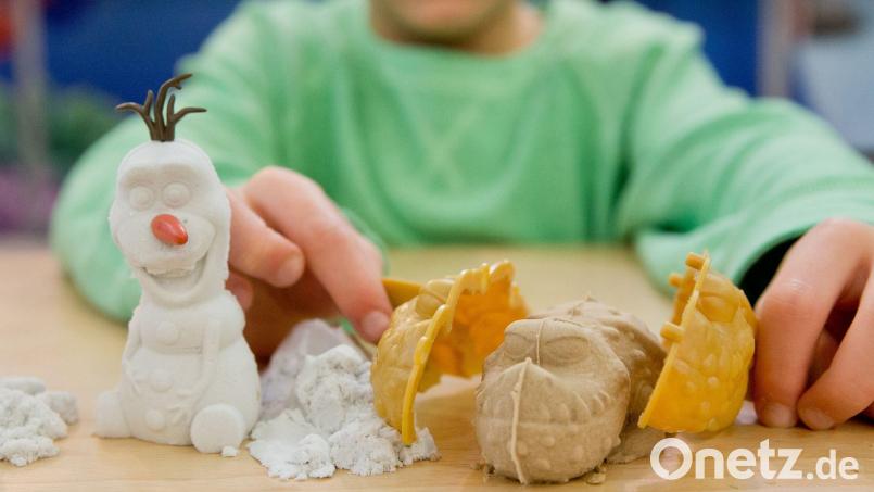 Woolworth, TK Maxx und Hema rufen Spielzeug wegen möglicher Asbestspuren zurück. Symbolbild: Daniel Karmann/dpa/dpa-tmn