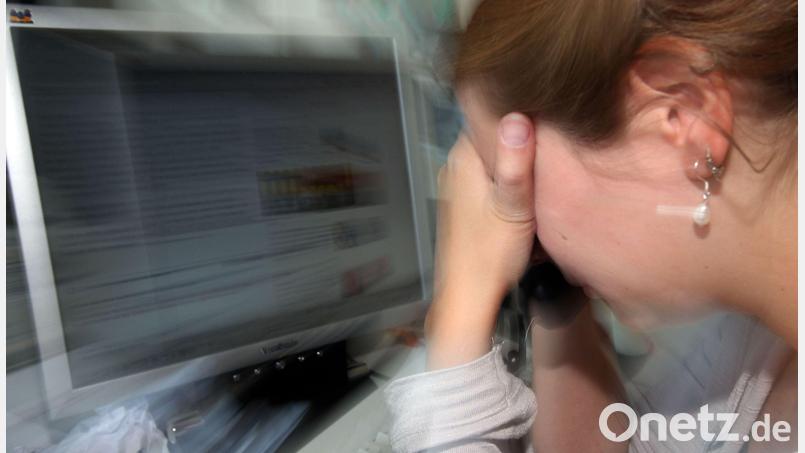 Viele Arbeitnehmer empfinden ihre Jobs als stressig - je jünger, desto häufiger. (Symbolbild) Bild: Oliver Berg/dpa