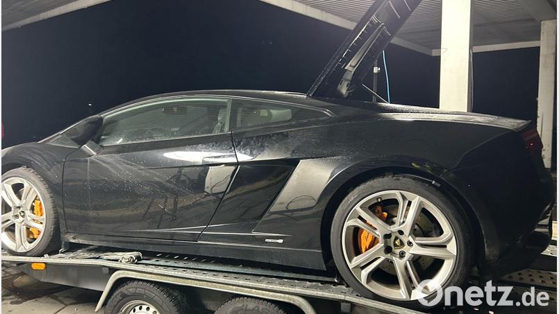 Die Autos kamen häufig aus der Schweiz und sollten nach Osteuropa gebracht werden. Bild: -/Zoll/CCBY/dpa