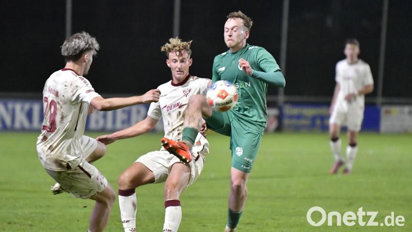 Auch Leon Kipry (grünes Trikot/Szene aus einem anderen Spiel) traf beim Test in Raigering. Bild: Hubert Ziegler