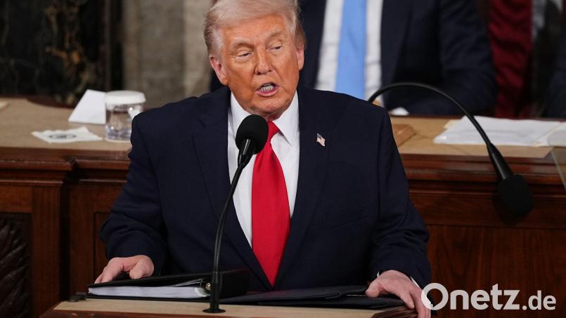 Macht die Demokraten für hohe Preise in den USA verantwortlich - US-Präsident Trump. Bild: Matt Rourke/AP/dpa