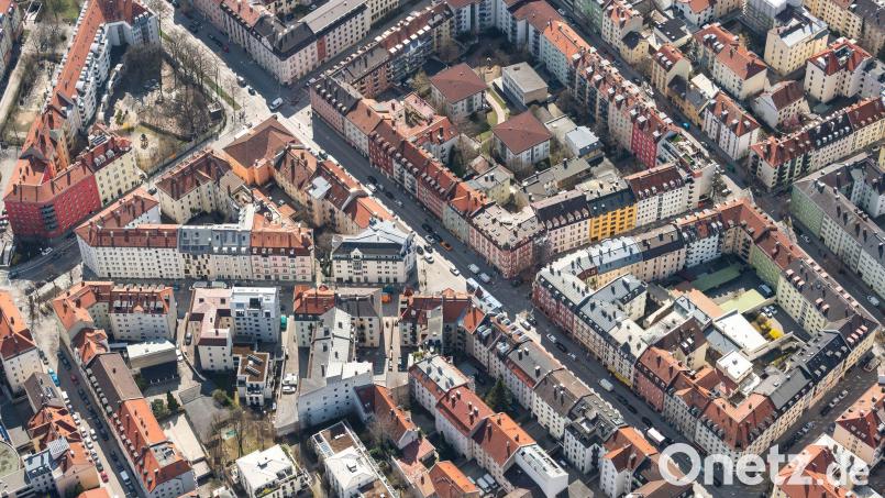 Teure Mieten treiben vielen Menschen Sorgenfalten auf die Stirn. (Archivbild) Bild: Sina Schuldt/dpa