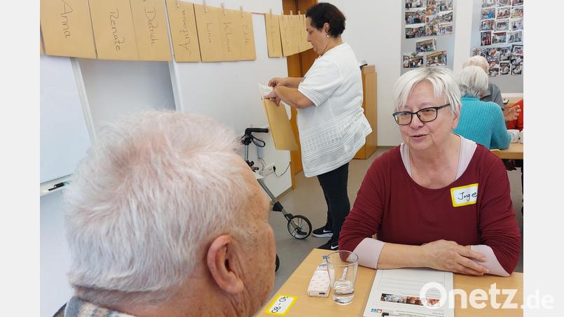Inge interessiert sich für Kultur- und Museumsbesuche, engagiert sich bei den Omas gegen rechts, sie lernt Englisch und ist sportlich sehr aktiv. Ihr Gegenüber liebt den Golfsport. Bild: mfh