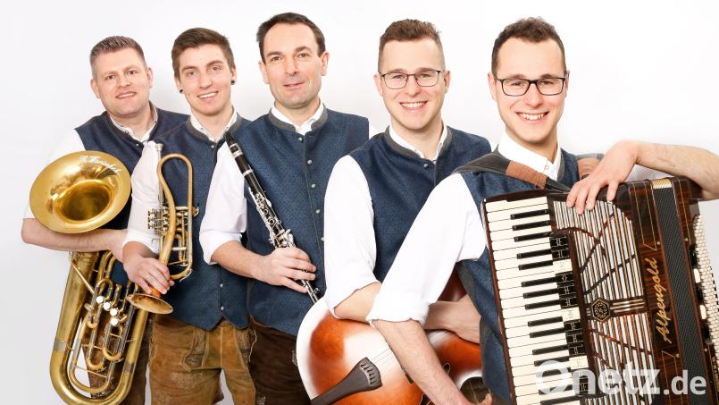 Power Hoch 5 – das sind die fünf Musiker (von links): Christian Koch, Moritz Ponader, Stefan Neger, Stefan Schmidt und Simon Schmidt Bild: Studio1Fotografie/exb