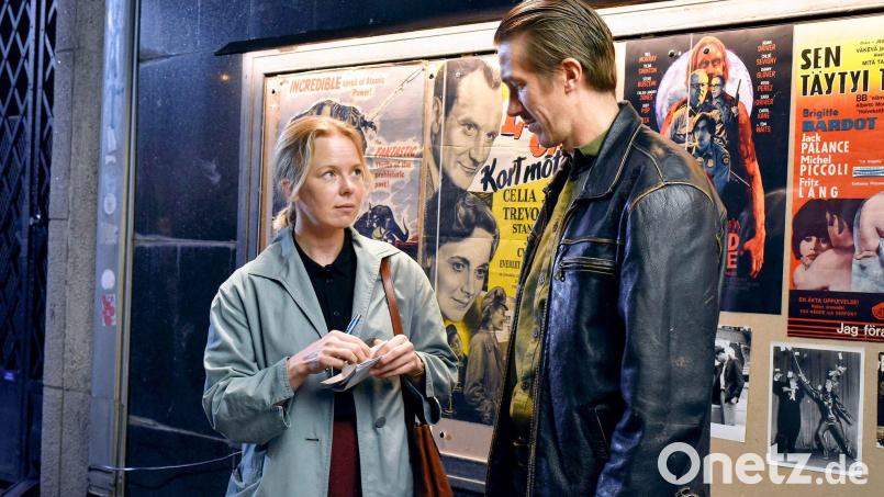 Ansa (Alma Pöysti) und Holappa (Jussi Vatanen) finden trotz ihrer Schüchternheit im Kino zusammen in einer Szenes des Films. Bild: Malla Hukkanen/ZDF/Arte /dpa