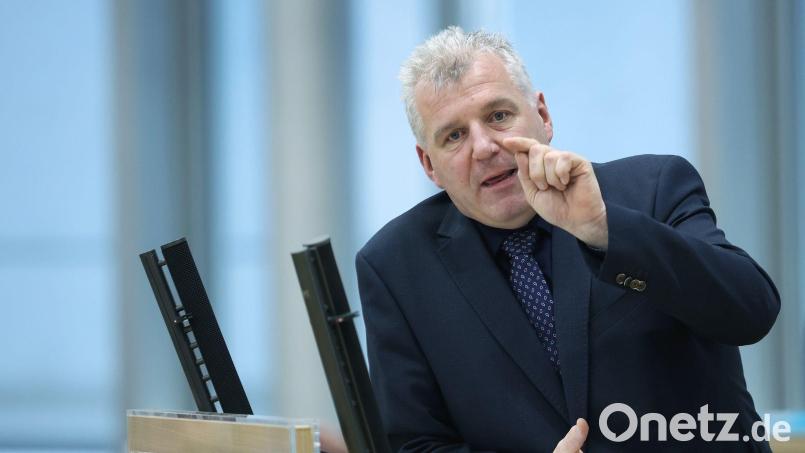 In der Diskussion um Interessenkonflikte bei Anstellungen in der Politik gerät auch der Fraktionschef der CDU in Sachsen-Anhalt, Guido Heuer, in den Fokus. (Archivbild) Bild: Ronny Hartmann/dpa