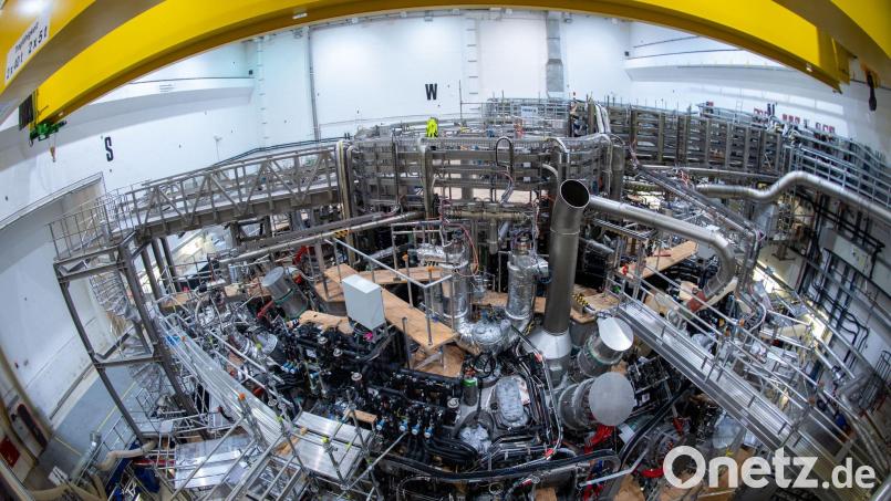 Weltweit wird an der Kernfusion geforscht - in Bayern soll das ehrgeizige Projekt nun soweit vorangetrieben werden, dass es kommerziell für die Energiegewinnung nutzbar wird. (Illustration) Bild: Stefan Sauer/dpa