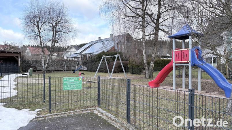 Auf dem Bild sieht man den Spielplatz „An der Waldwiese“, den die Gemeinde Neusorg mit Hilfe der Förderung durch die Steinwald-Allianz aufwerten möchte Bild: exa