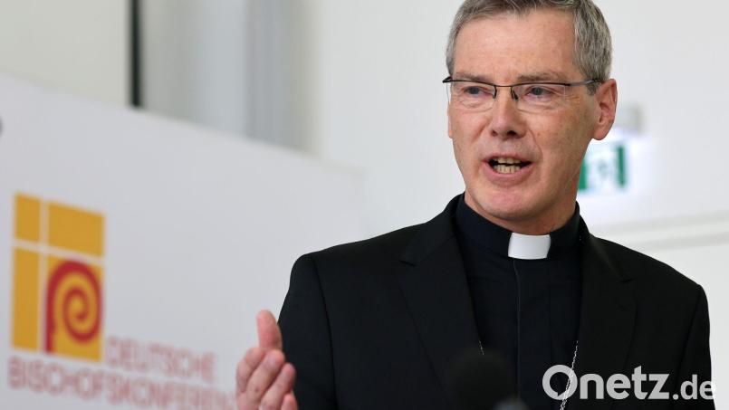 Heiner Wilmer, neuer Chef der deutschen Bischöfe, findet, viele Ukrainer in Deutschland streben „Teilhabe“ an. (Archivbild) Bild: Daniel Löb/dpa