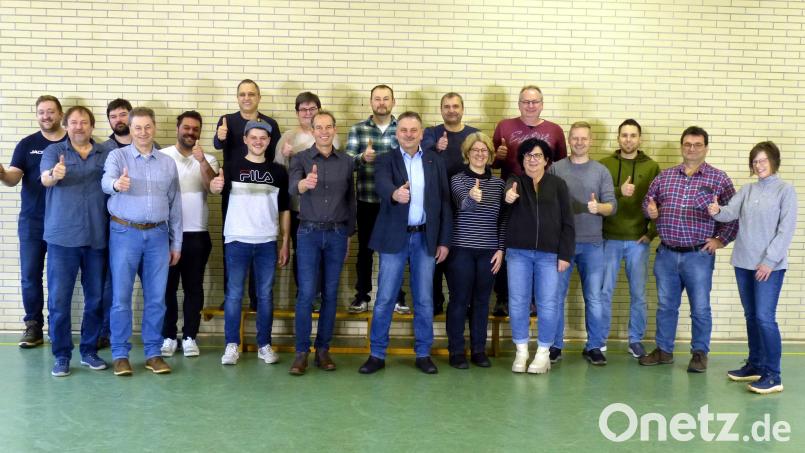 In Hirschbach rufen alle Bürgermeister- und Gemeinderatskandidaten der verschiedenen Listen die Bürgerinnen und Bürger der Gemeinde gemeinsam zur Wahl auf. Dieses Vorgehen dürfte in der Region einmalig sein. Bild: Joachim Iwanek