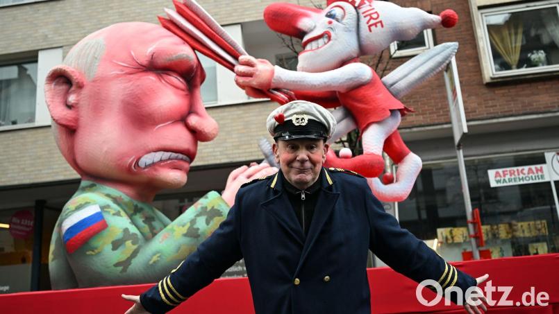 Moskaus Justiz macht dem deutschen Karnevalisten Jacques Tilly in Abwesenheit den Prozess wegen Beleidigung des russischen Präsidenten Wladimir Putin. (Archivbild) Bild: Federico Gambarini/dpa