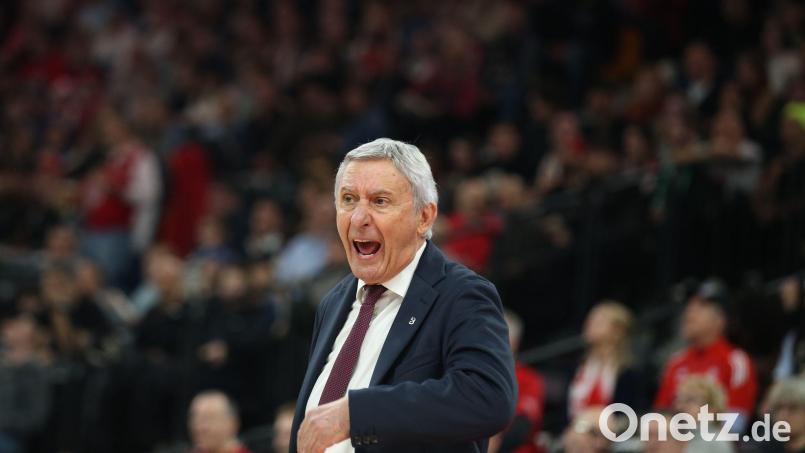 Bayern-Trainer Svetislav Pesic sah eine chancenlose Münchener Mannschaft. (Archivbild) Bild: Matthias Stickel/dpa