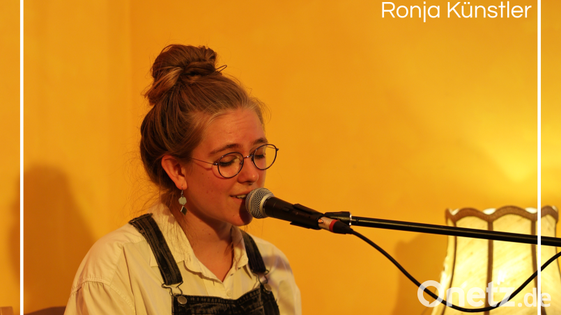 Im Podcast spricht Ronja Künkler über ihr neues Album: "Wohnzimmerkonzert 7/25". Als Musikerin nennt sie sich "Ronja Künstler". Bild: Ronja Künstler