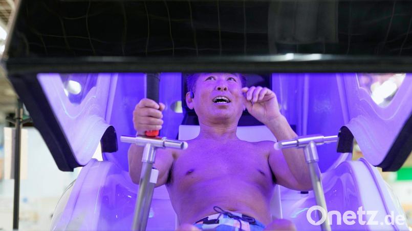 Im Hightechland Japan gibt es jetzt eine Waschmaschine für Menschen. Bild: Eugene Hoshiko/AP/dpa