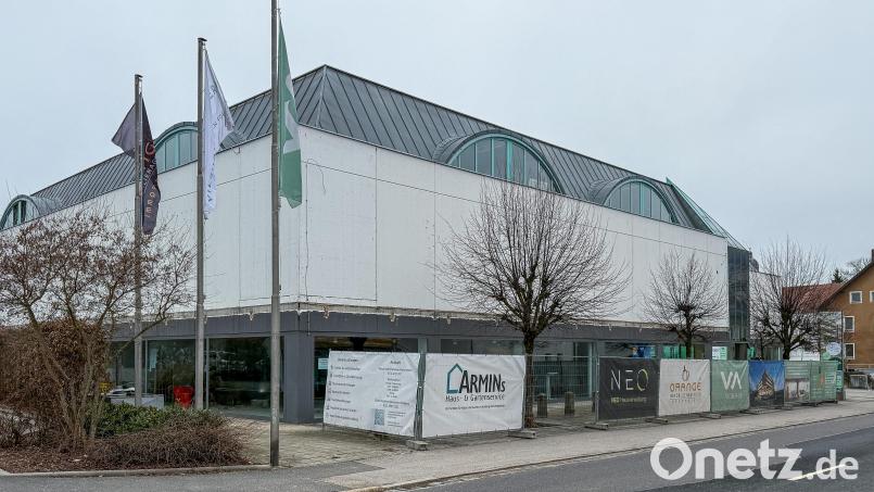 So sieht das ehemalige Möbelhaus Gürtler in Amberg heute aus – aber nicht mehr lange. Im März 2026 beginnen die Arbeiten für den Umbau. Bild: Stephan Huber