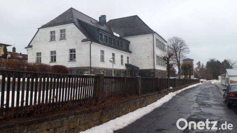 Nach den Plänen der Gemeinden Fichtelberg und Mehlmeisel soll im Schulgebäude Fichtelberg (Bild) die Nachmittagsbetreuung stattfinden und in Mehlmeisel der Schulunterricht. Bild: wkr