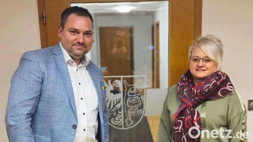 Sebastian Hartl oder Julia Bayer? In Luhe-Wildenau haben die Bürger die Wahl, ob sie den CSU-Kandidaten oder die Bewerberin von der SPD als Bürgermeister im Rathaus wollen. Bild: Markt Luhe-Wildenau